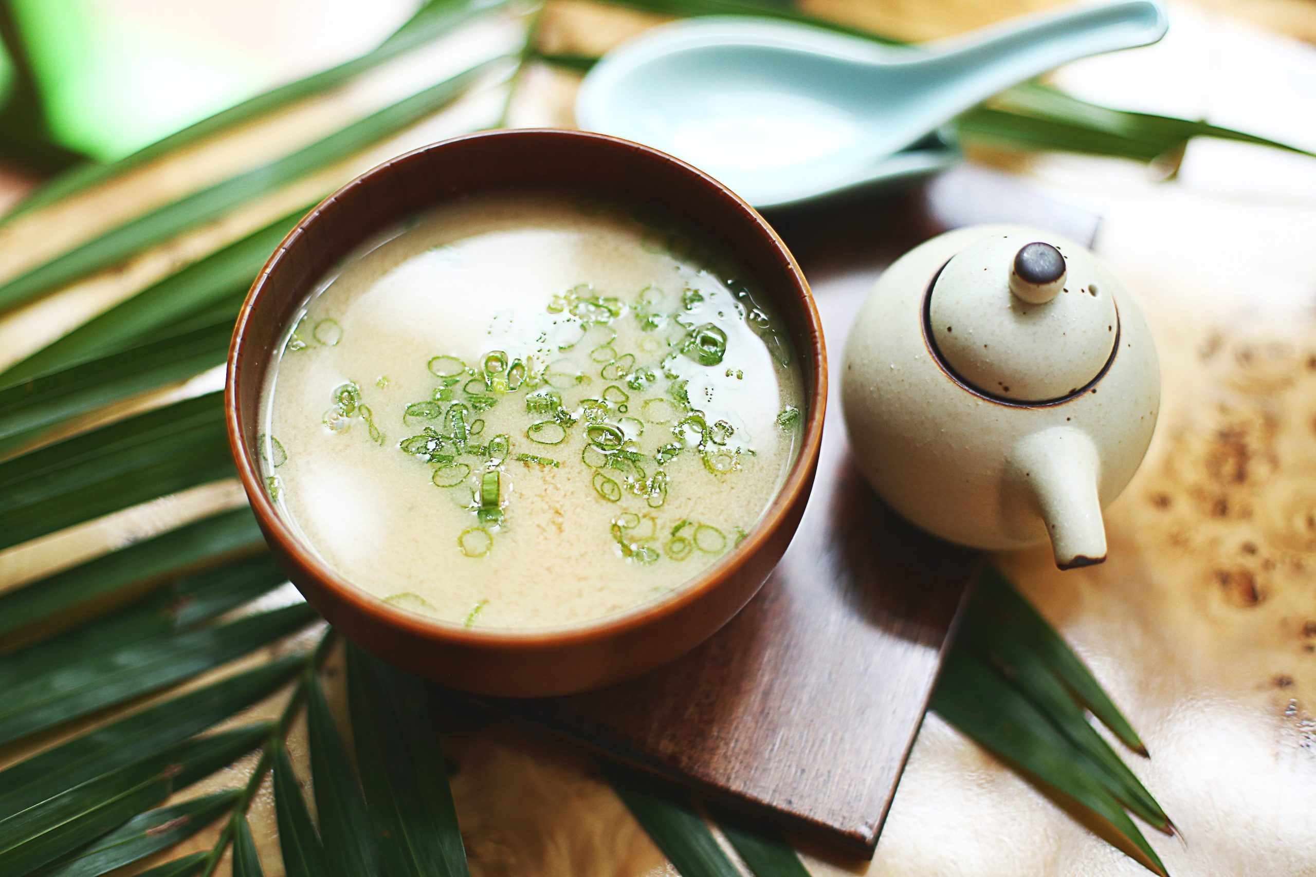 Ein Bild einer japanischen Suppe.